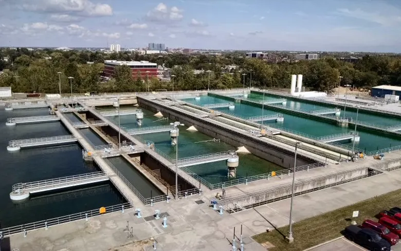 Vista illustrativa delle vasche di un impianto di trattamento dell'acqua.